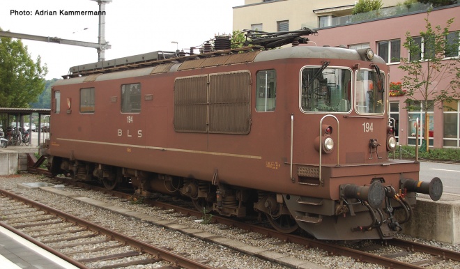 Electric locomotive Re 4/4 194 Digital with Sound<br /><a href='images/pictures/Roco/Roco-73783.jpg' target='_blank'>Full size image</a>